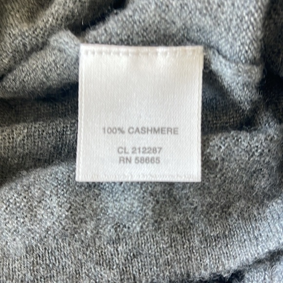 Classiques Gray 100% Cashmere Sweater Size Medium - Picture 5 of 5